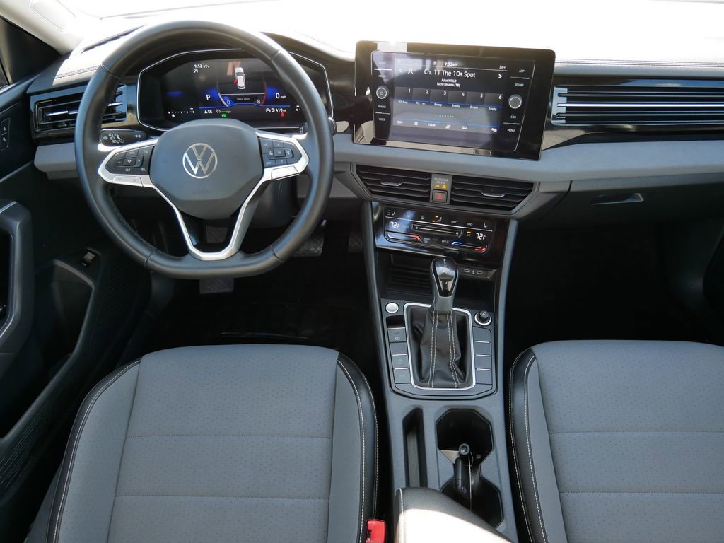 Used 2025 Volkswagen Jetta SE image 14