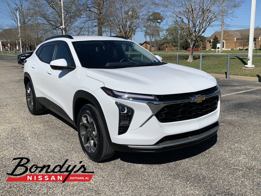 Used 2024 Chevrolet Trax LT w/ Driver Confidence Package image 1