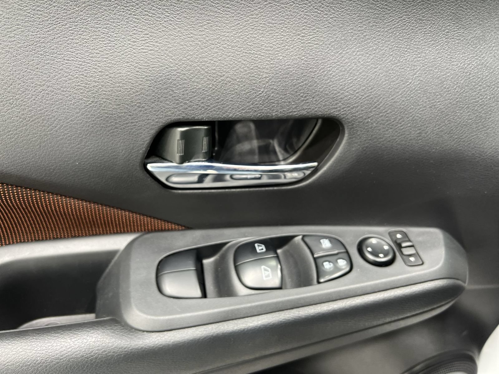 Used 2024 Nissan Kicks SR FWD image 13