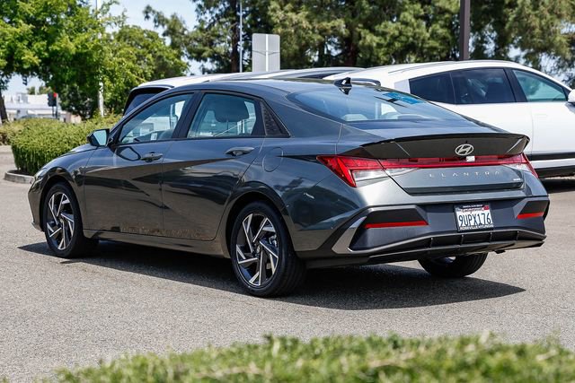 Certified 2025 Hyundai Elantra SEL FWD image 2