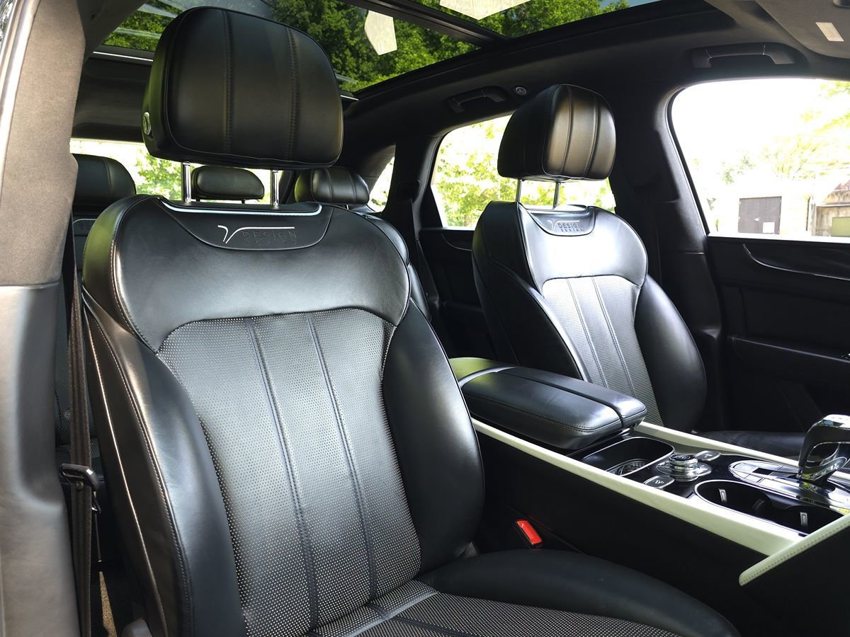 Used 2020 Bentley Bentayga Design Series image 29