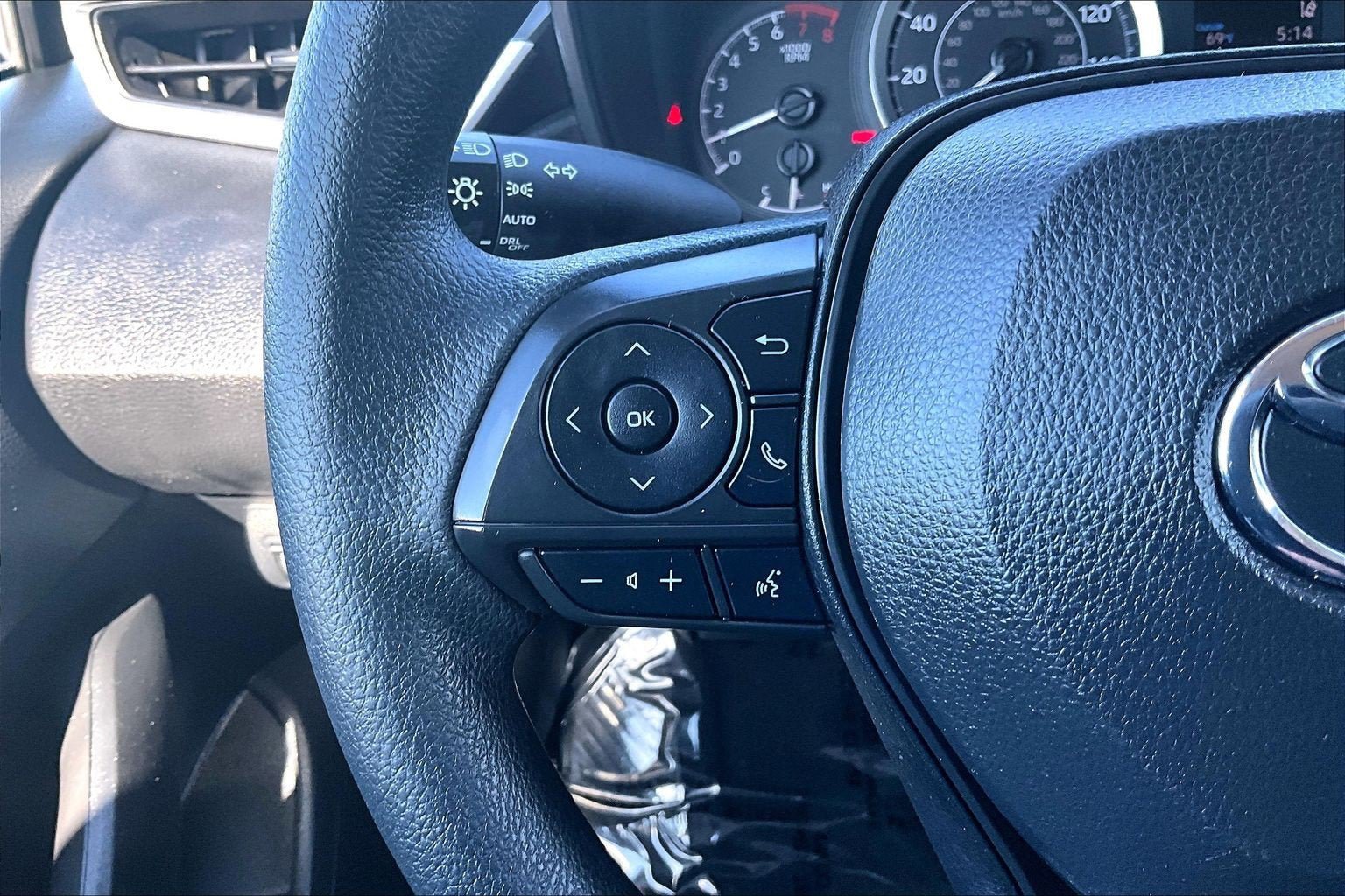 Used 2022 Toyota Corolla LE FWD image 17