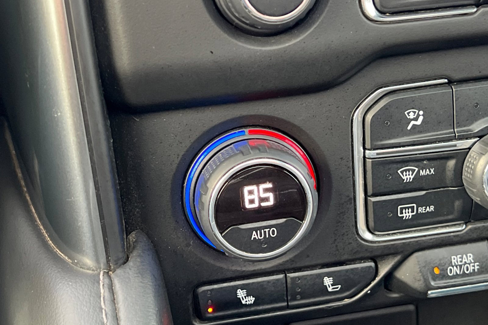 Used 2022 Chevrolet Suburban Z71 image 29