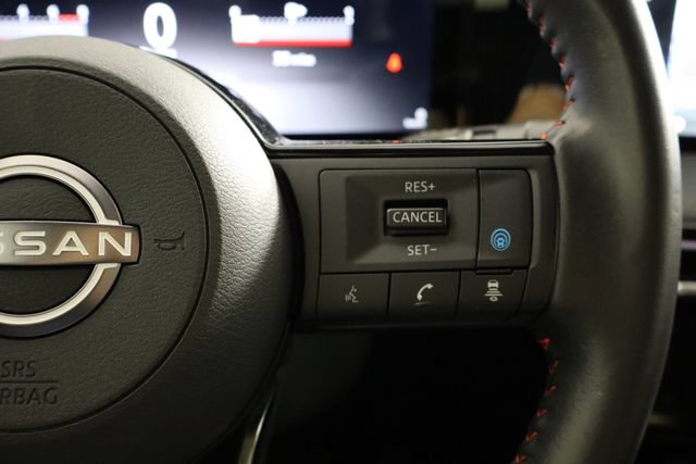 Used 2025 Nissan Kicks SR FWD image 10