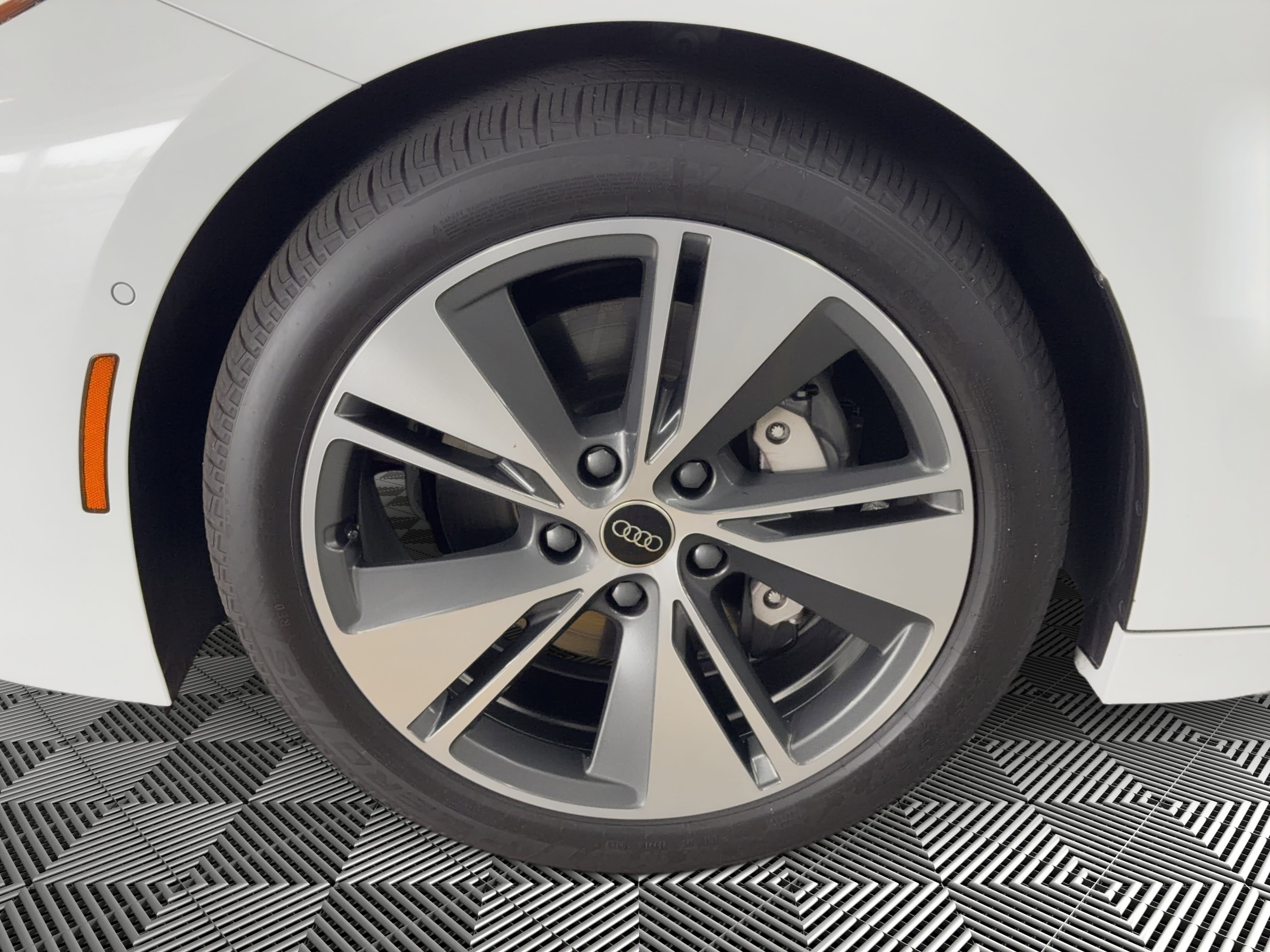 Used 2025 Audi A6 e-tron Premium Plus w/ Premium Plus image 12