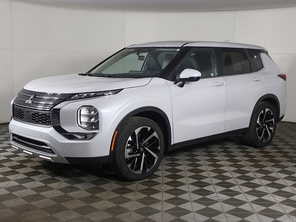 Used 2024 Mitsubishi Outlander SE image 8