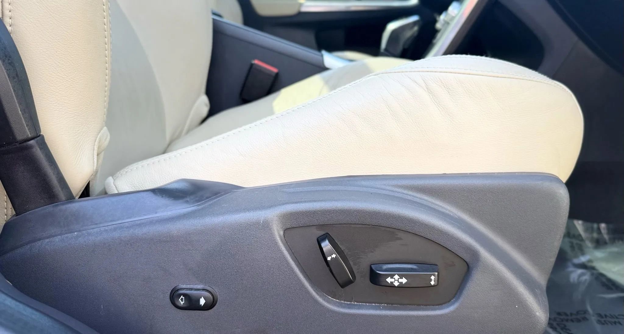 Used 2017 Volvo XC60 T6 Dynamic w/ Preferred Option Package image 41