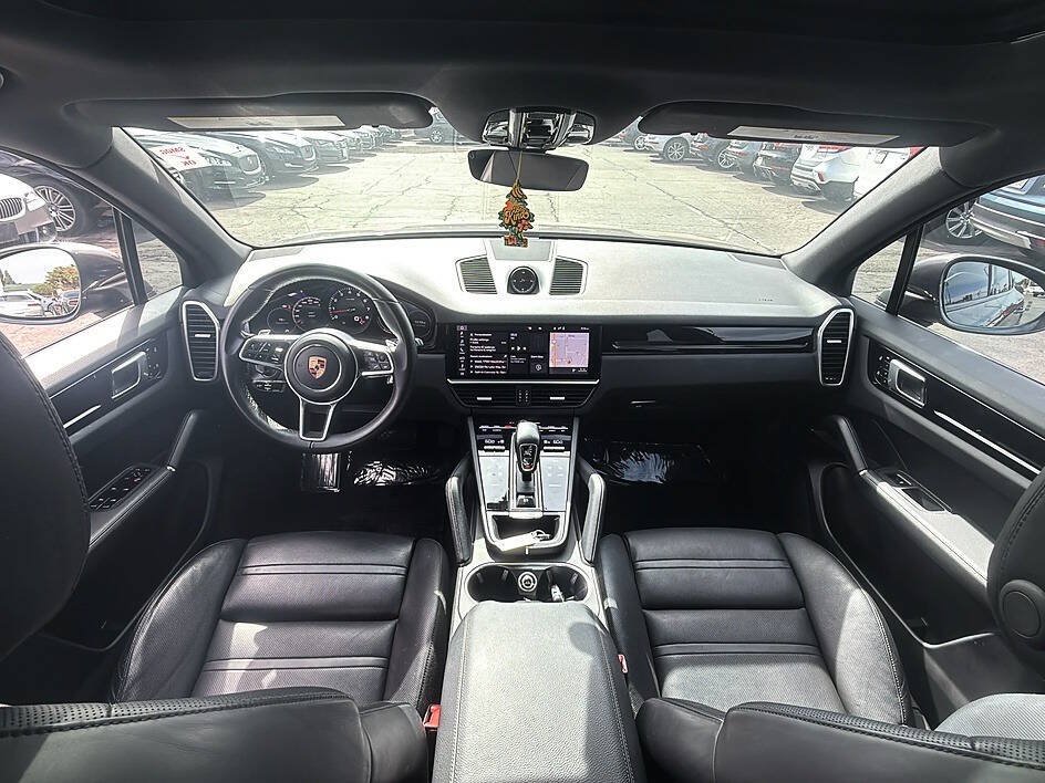 Used 2020 Porsche Cayenne w/ Premium Package AWD/4WD image 8