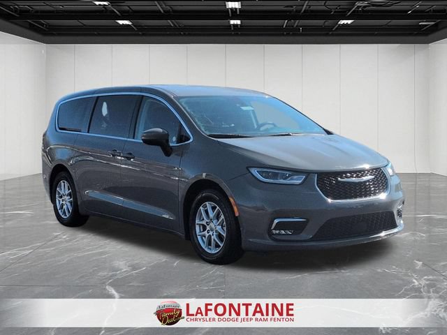 Used 2023 Chrysler Pacifica Touring-L FWD image 7