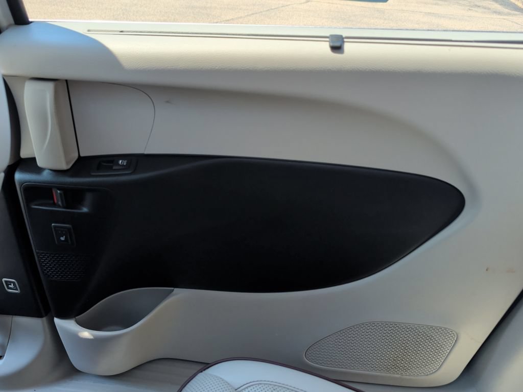 Used 2019 Chrysler Pacifica Limited FWD image 34