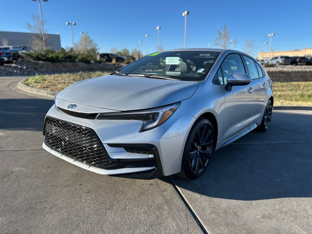 Used 2026 Toyota Corolla SE FWD image 3