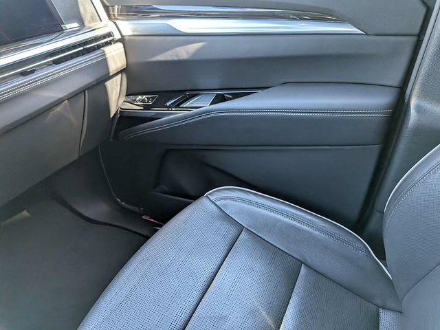 Used 2025 Cadillac Escalade Premium Luxury AWD/4WD image 21