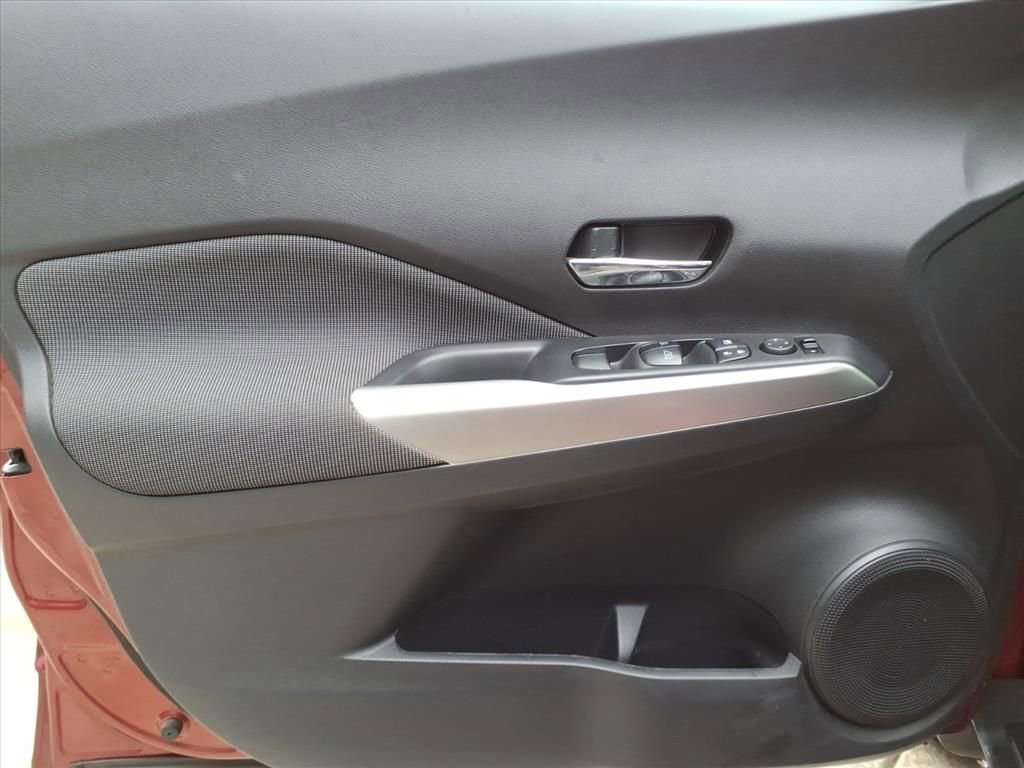 Used 2018 Nissan Kicks SV image 10