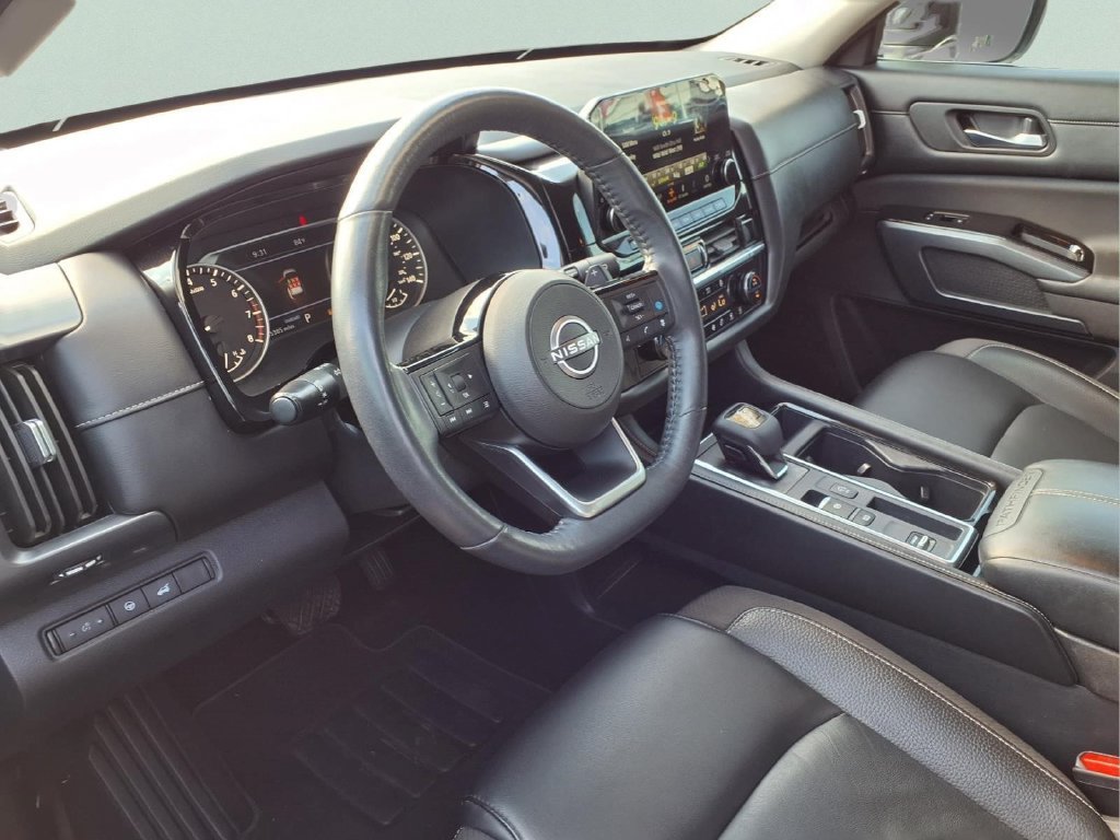 Used 2023 Nissan Pathfinder SL FWD image 10