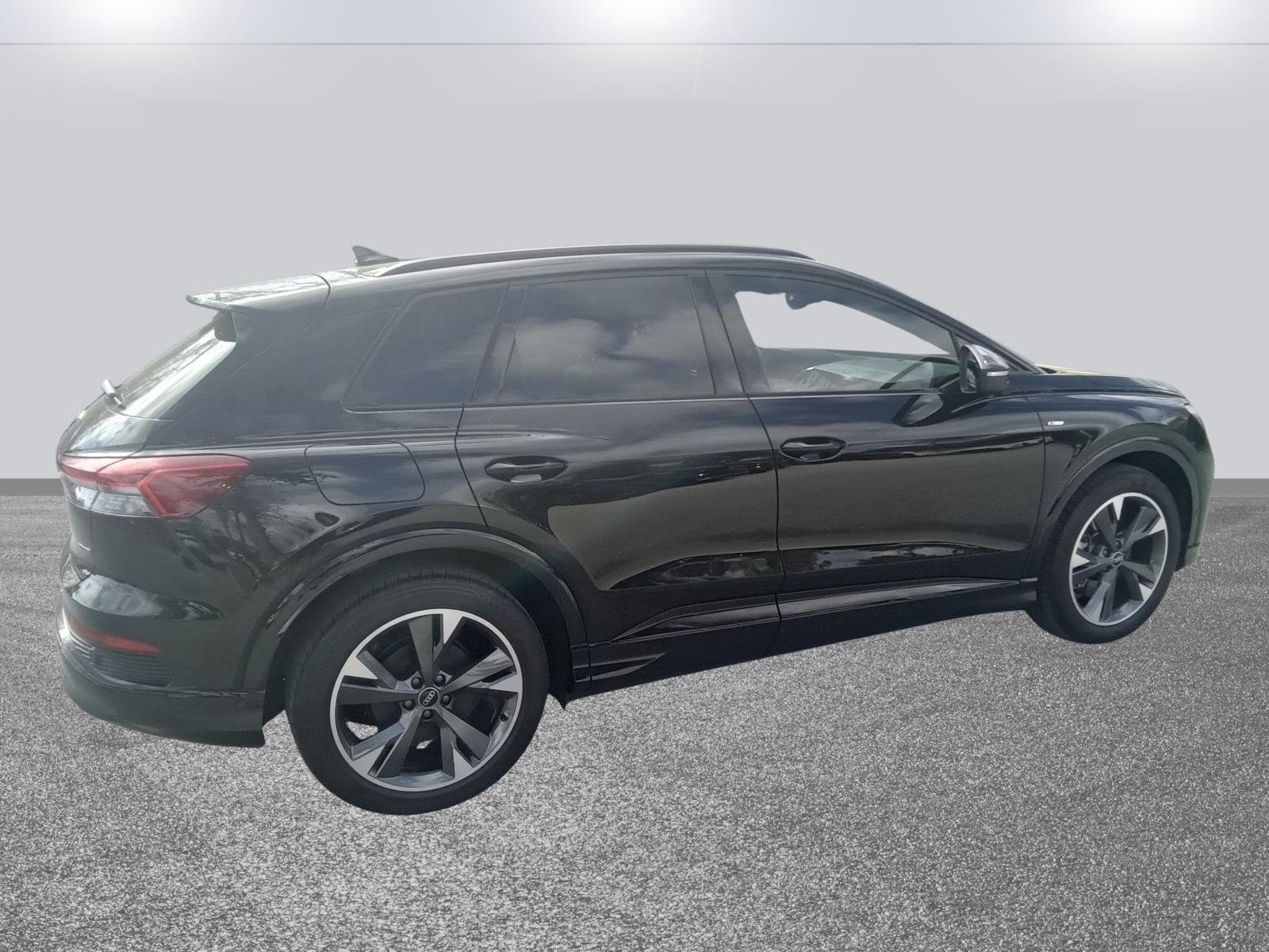 Used 2024 Audi Q4 e-tron Premium Plus w/ Premium Plus image 4