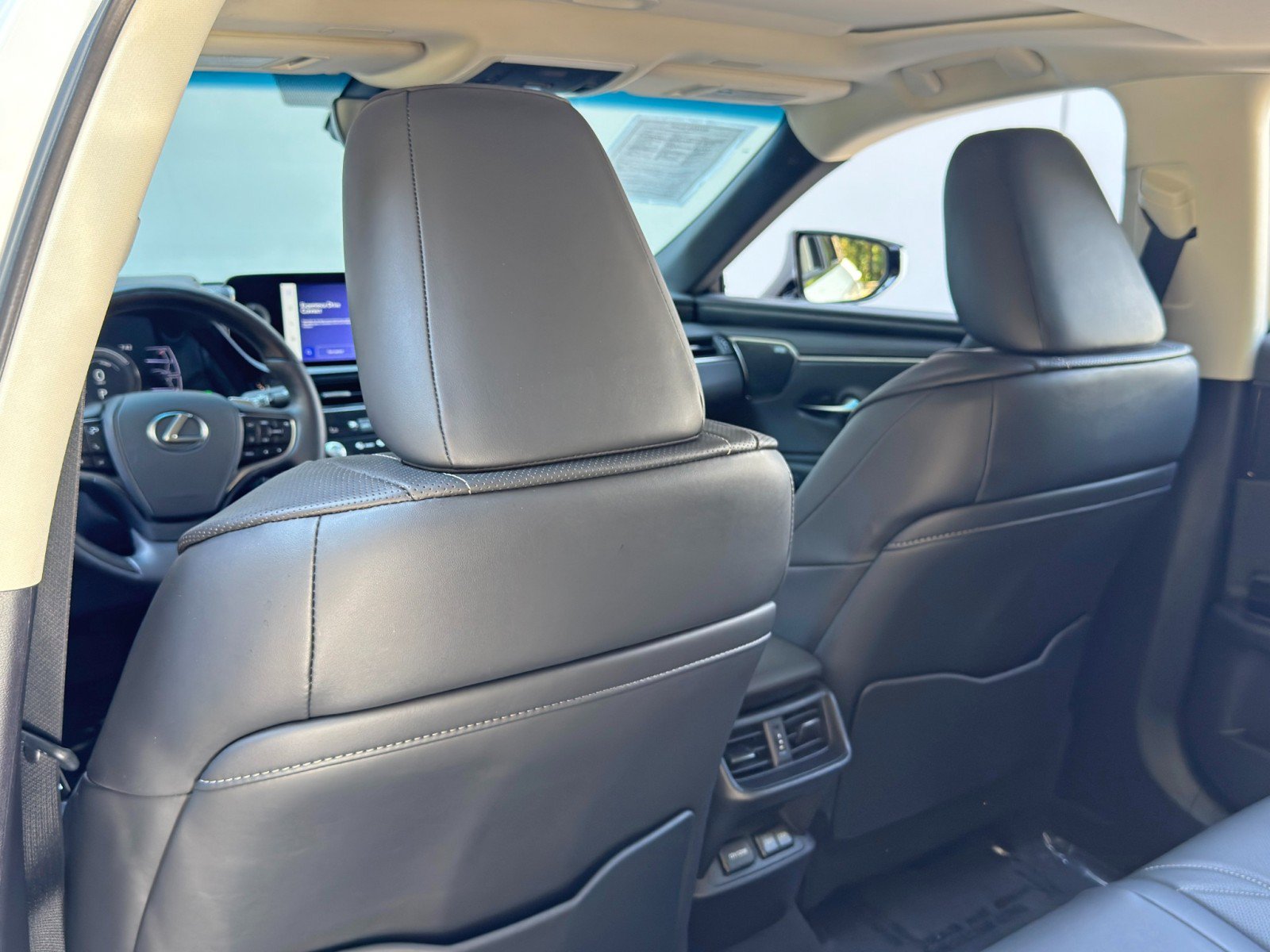 Used 2024 Lexus ES 300h w/ Accessory Package (Z2) FWD image 39