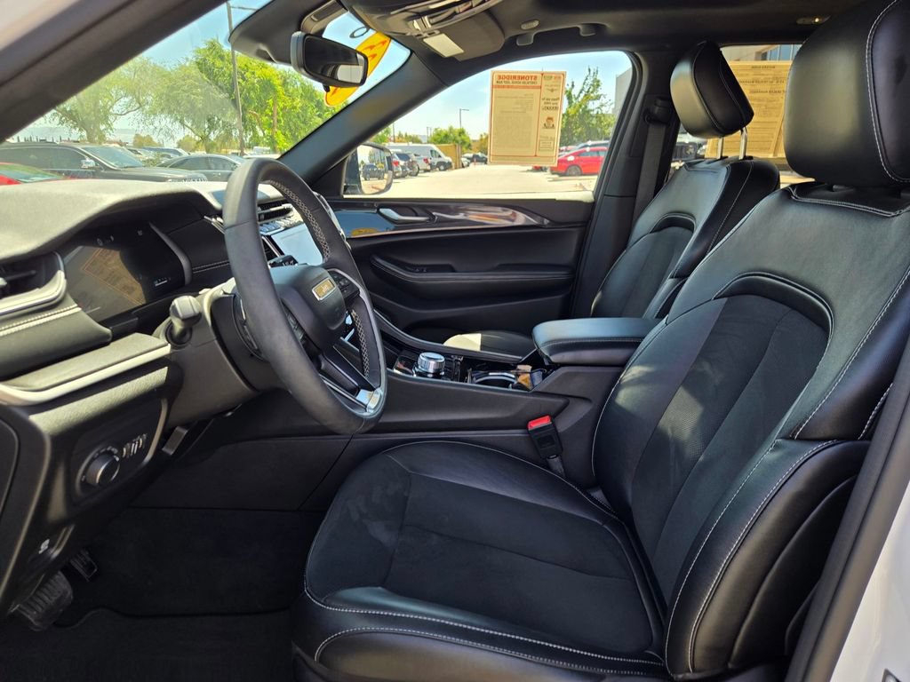 Used 2023 Jeep Grand Cherokee Altitude AWD/4WD image 32