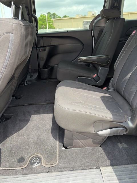 Used 2021 Chrysler Pacifica Touring w/ S Appearance Package FWD image 9