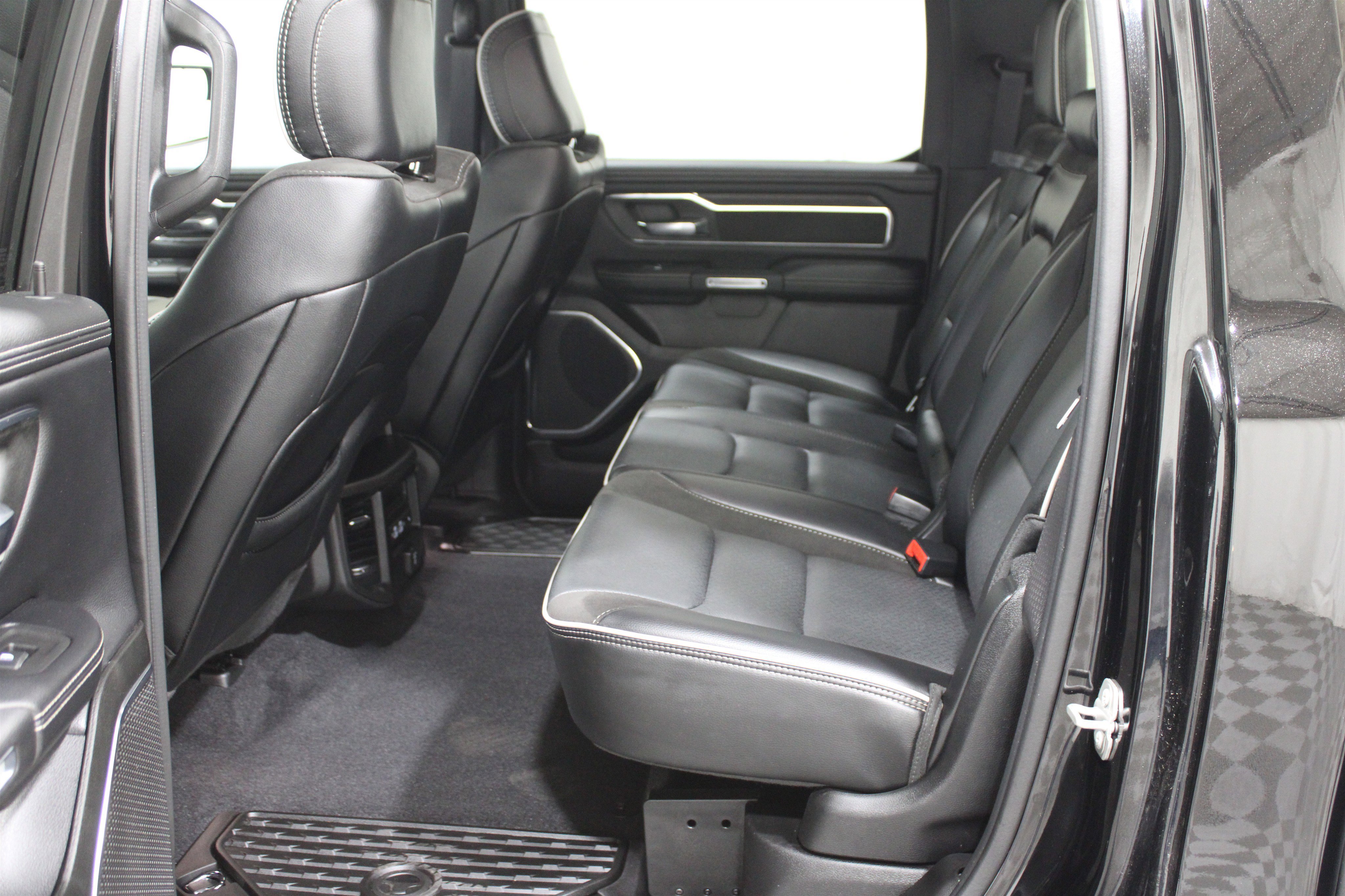 Used 2025 RAM 1500 Laramie image 28