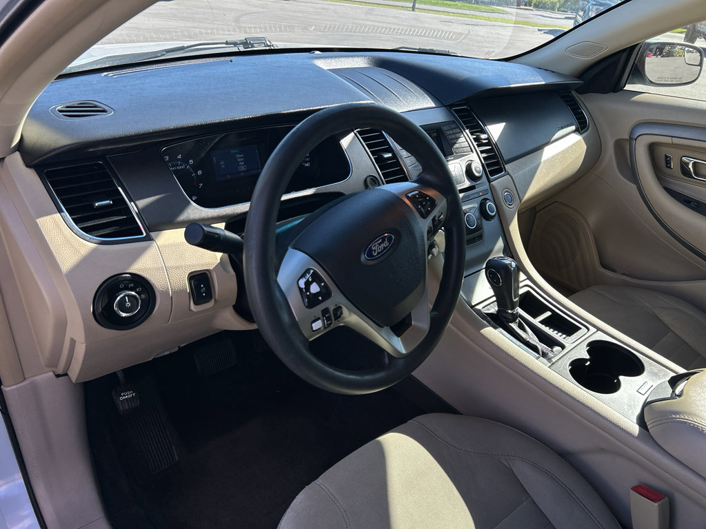 Used 2017 Ford Taurus SE image 8