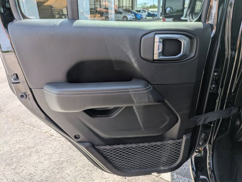 Used 2023 Jeep Wrangler Sahara image 28