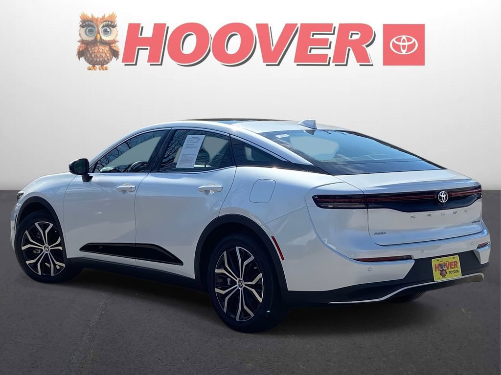 Used 2023 Toyota Crown Limited image 5