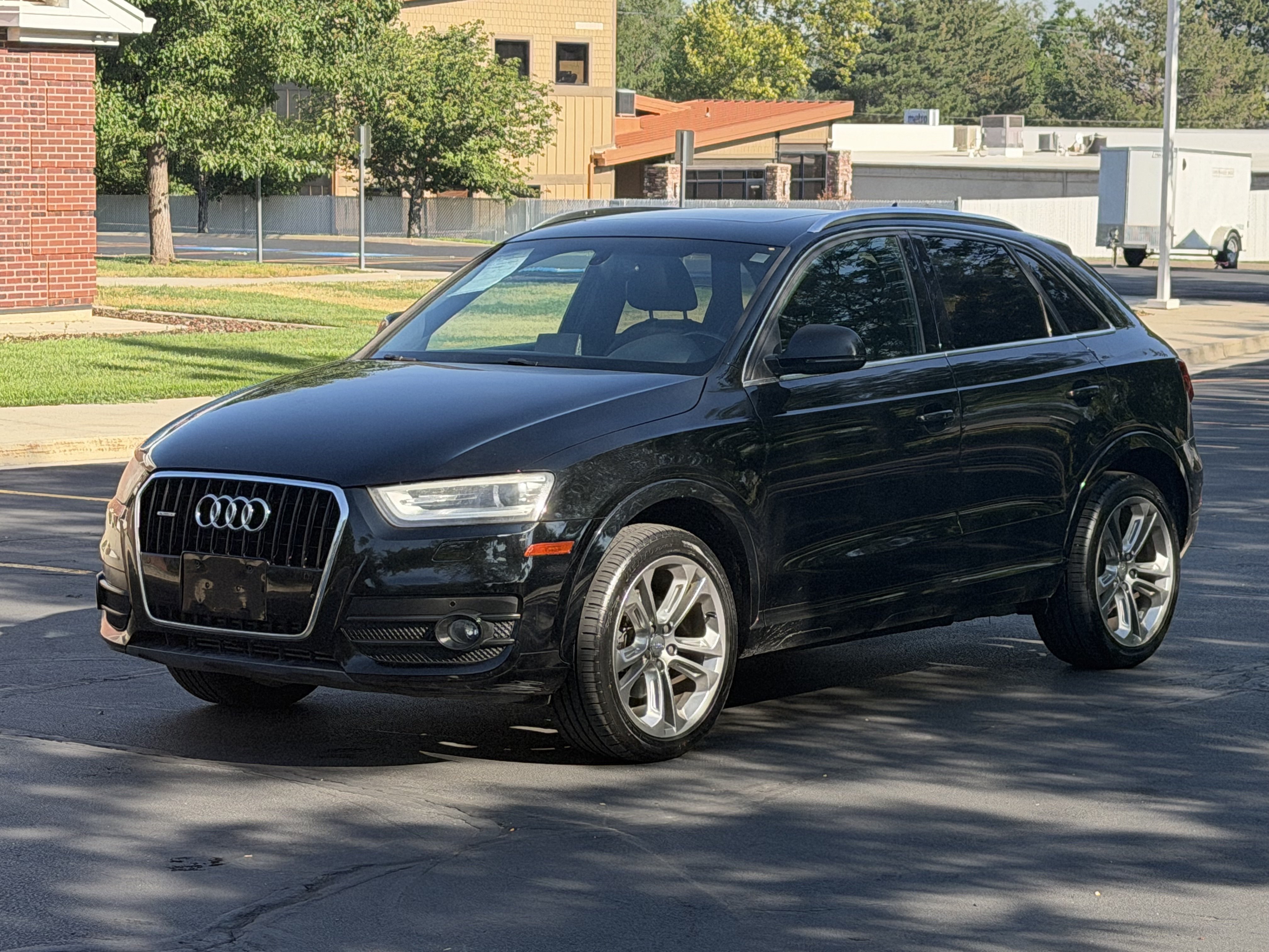 Used 2015 Audi Q3 2.0T Prestige w/ Prestige Package AWD/4WD image 2