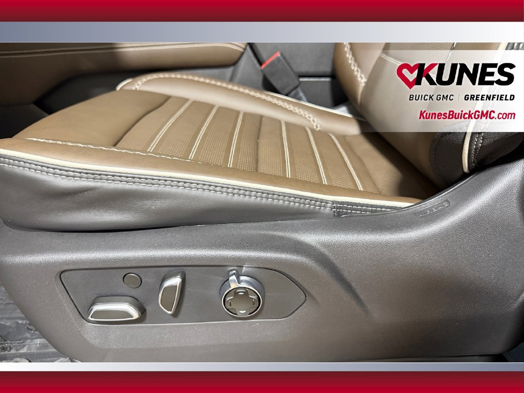 New 2026 GMC Yukon Denali Ultimate w/ LPO, Floor Liner Package AWD/4WD image 18