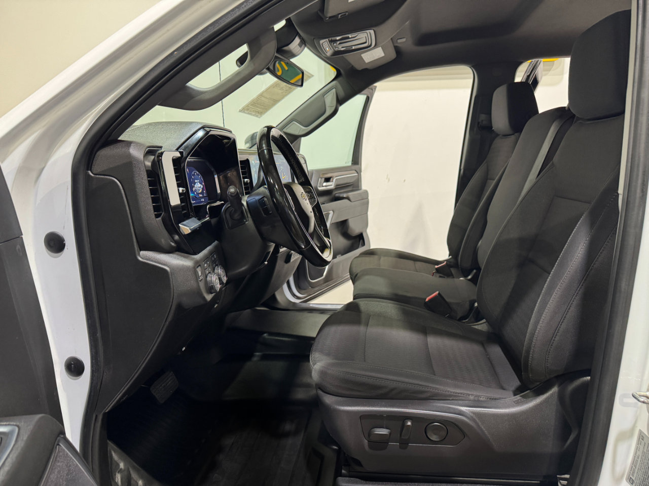 Used 2024 Chevrolet Silverado 3500 LT w/ Convenience Package image 13