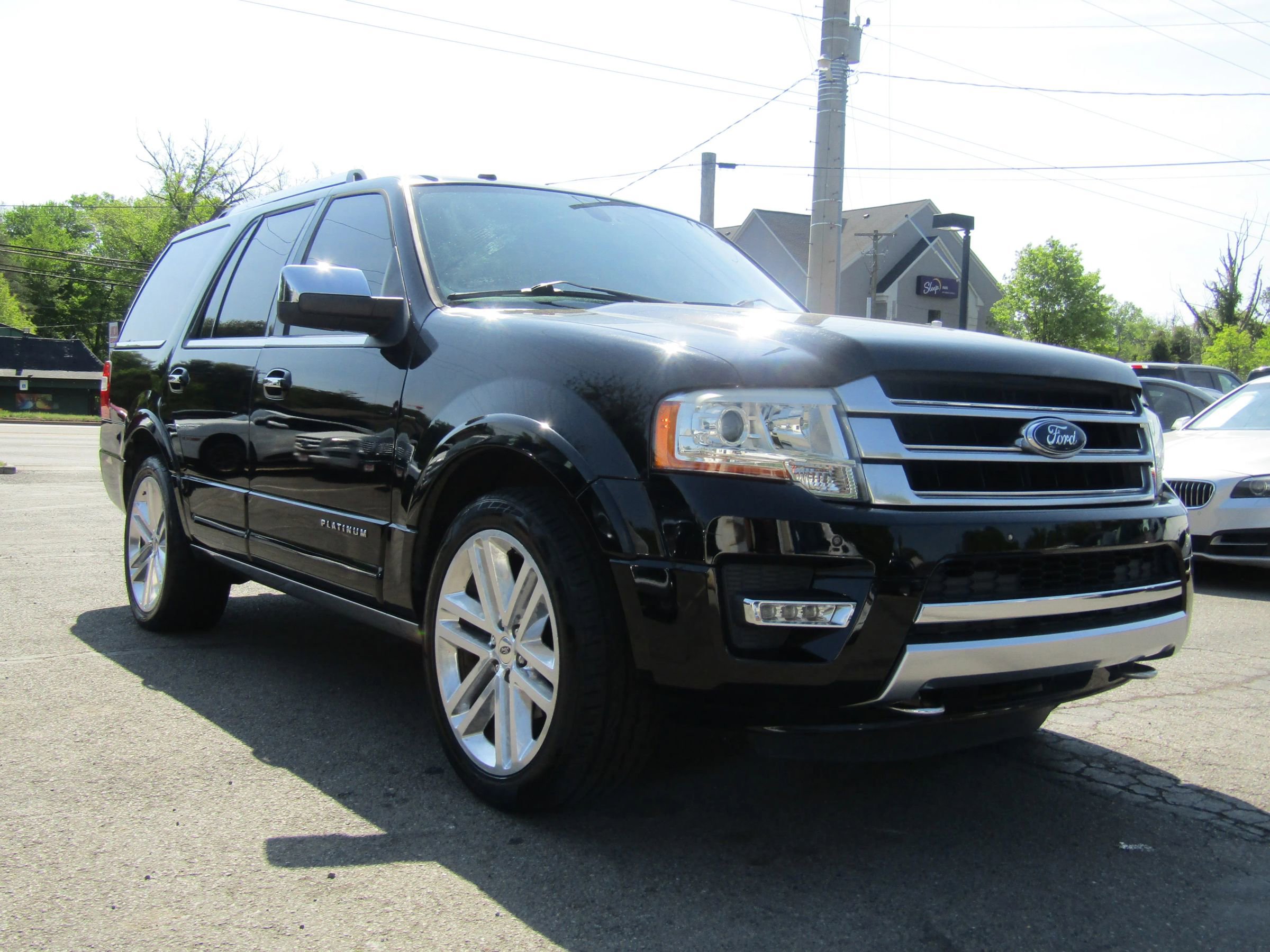 Used 2016 Ford Expedition Platinum AWD/4WD image 2
