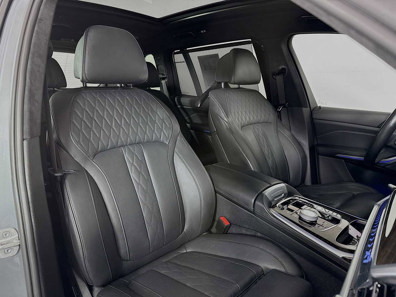 Used 2024 BMW X7 xDrive40i w/ Executive Package image 27