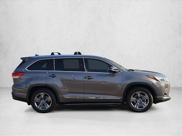 Used 2017 Toyota Highlander Limited Platinum AWD/4WD image 4