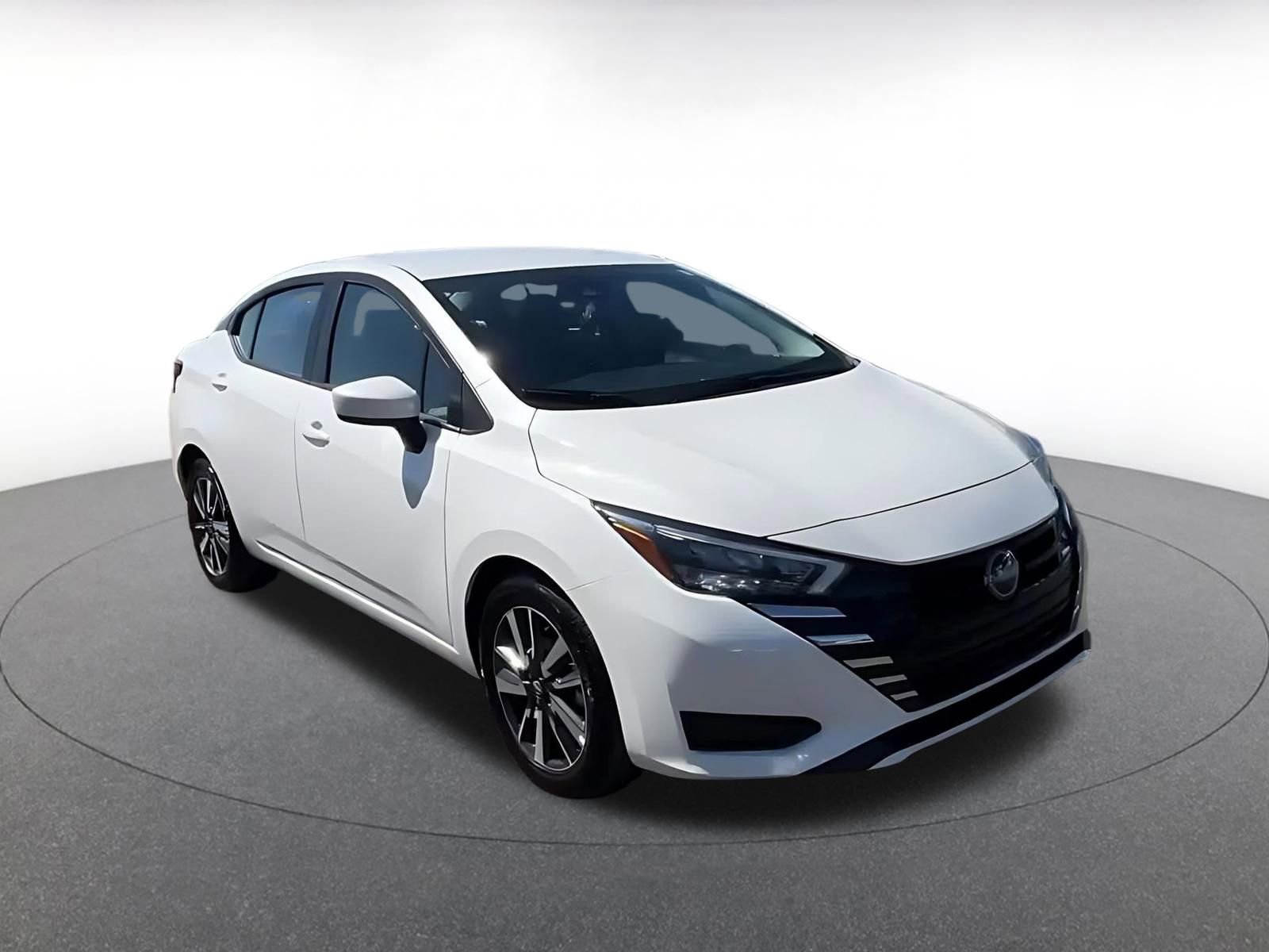 Used 2025 Nissan Versa SV FWD image 3