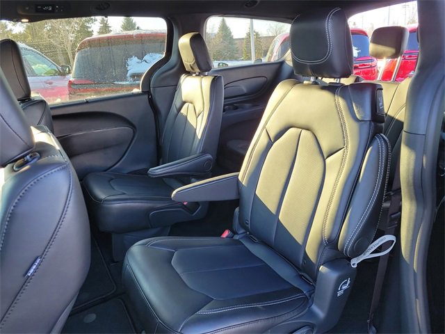 New 2026 Chrysler Pacifica Select image 22