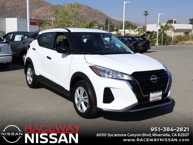 New 2025 Nissan Kicks S