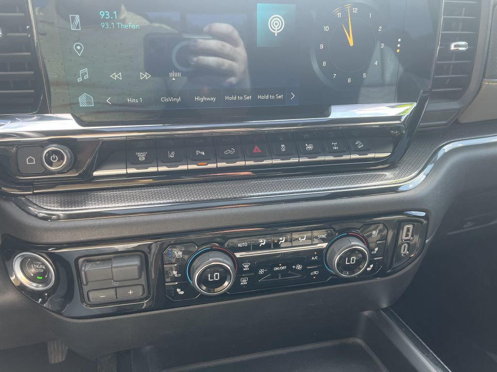 Used 2024 Chevrolet Silverado 2500 ZR2 w/ Technology Package image 31