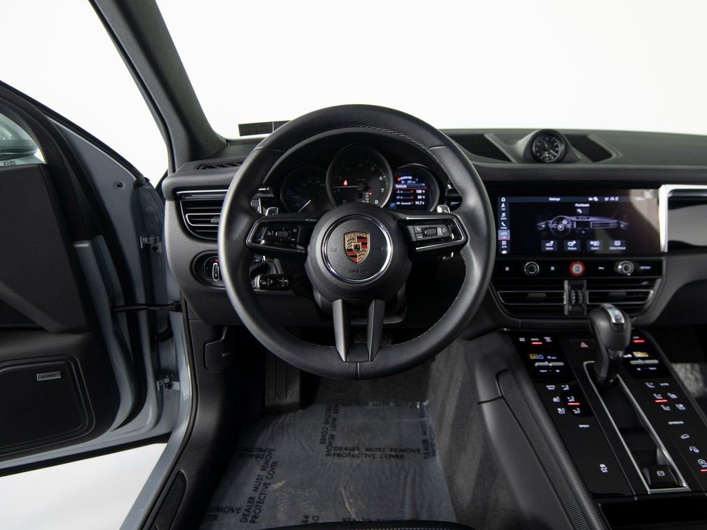 Certified 2025 Porsche Macan image 22