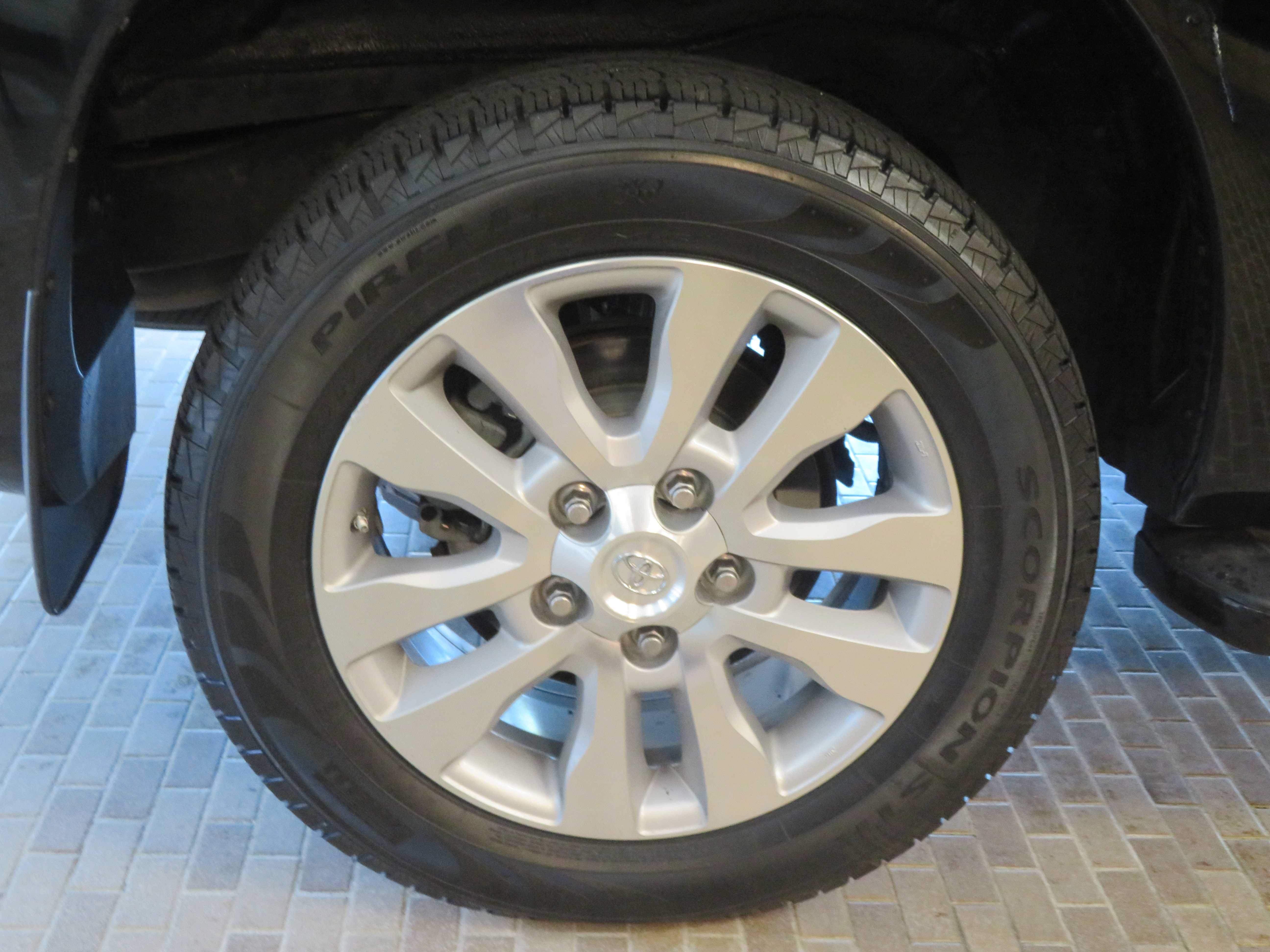 Used 2017 Toyota Sequoia Platinum RWD image 9