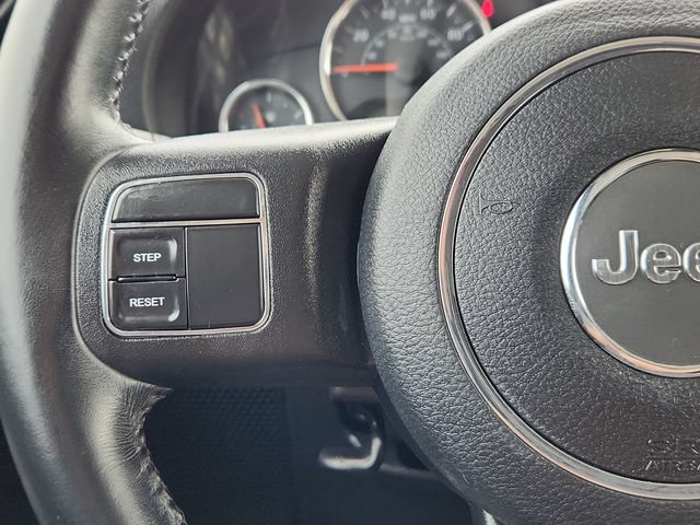 Used 2018 Jeep Wrangler Unlimited Sahara AWD/4WD image 34