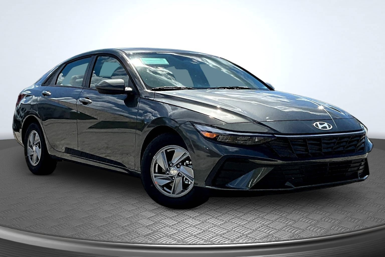 New 2026 Hyundai Elantra SE FWD image 2