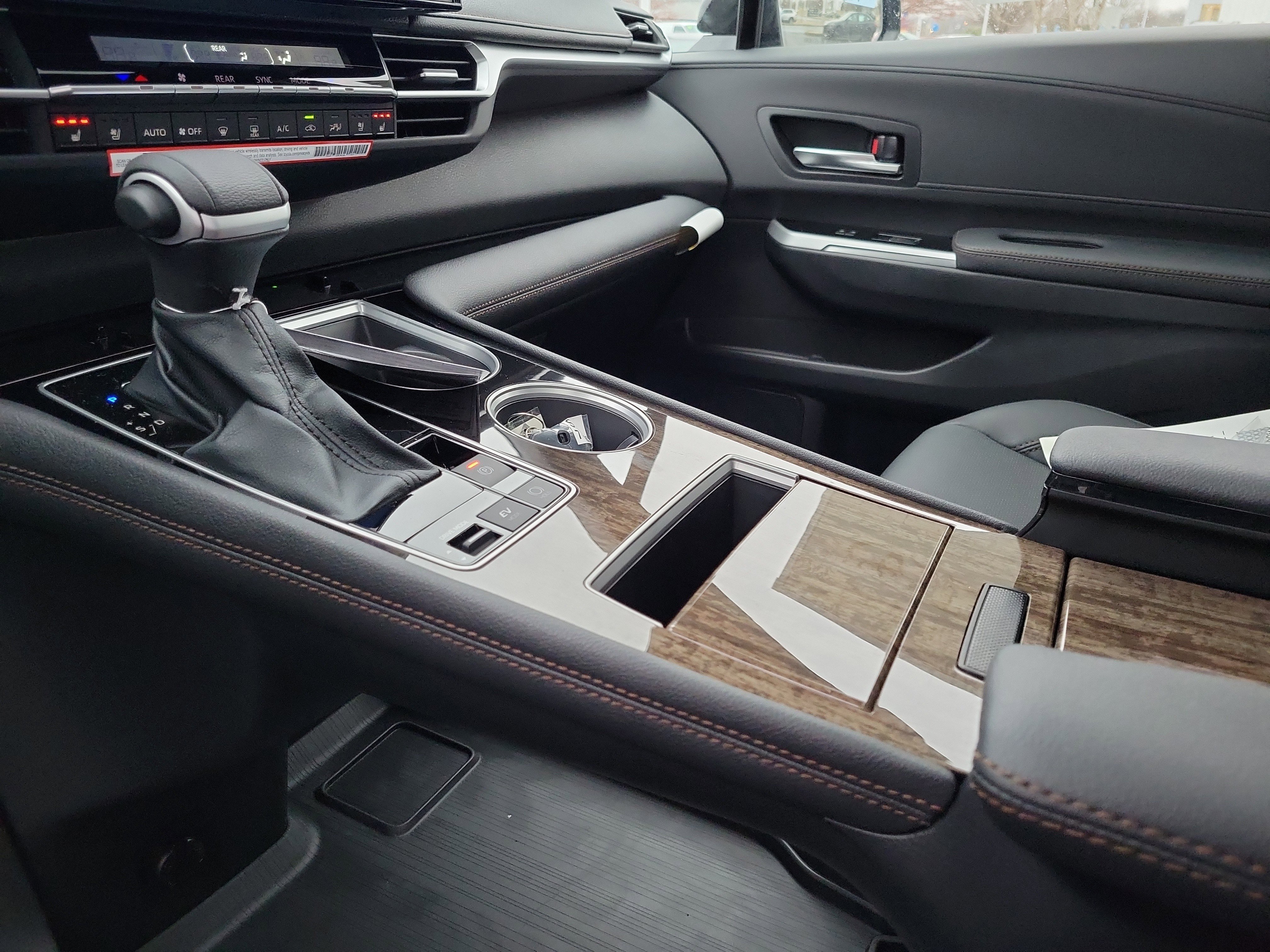 New 2026 Toyota Sienna Platinum image 12