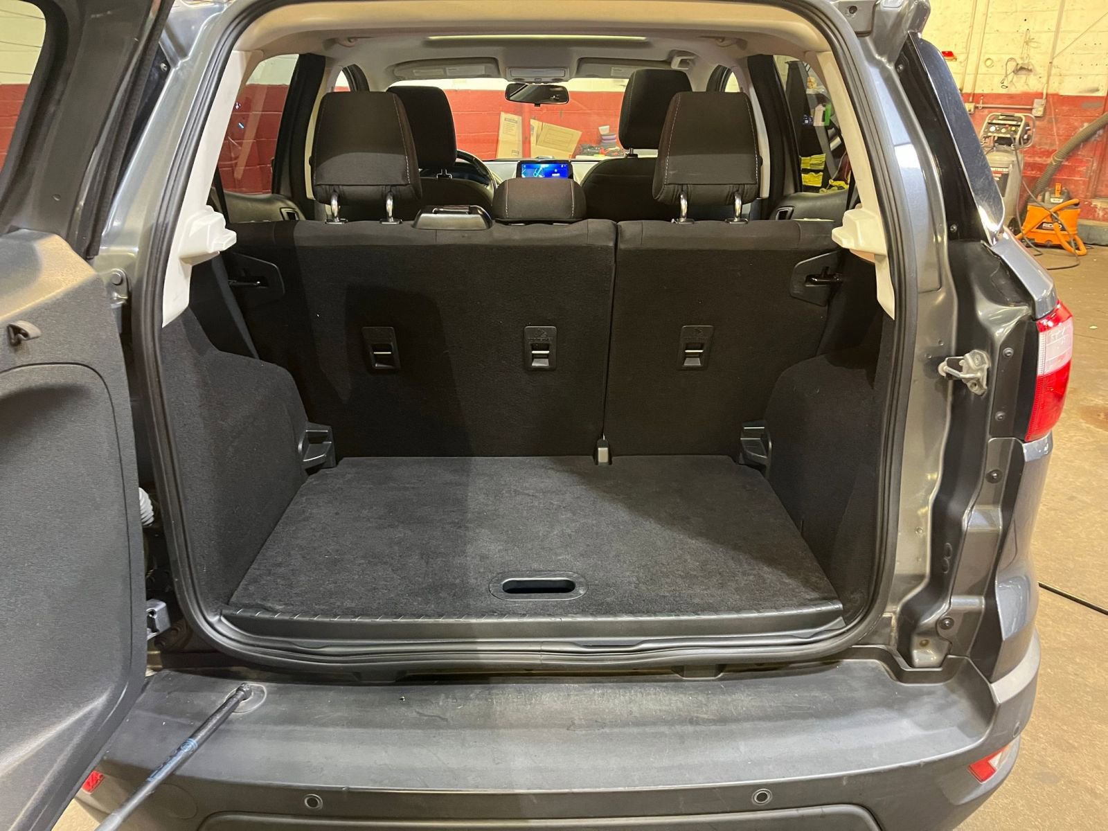 Used 2020 Ford EcoSport SE w/ SE Convenience Package image 32