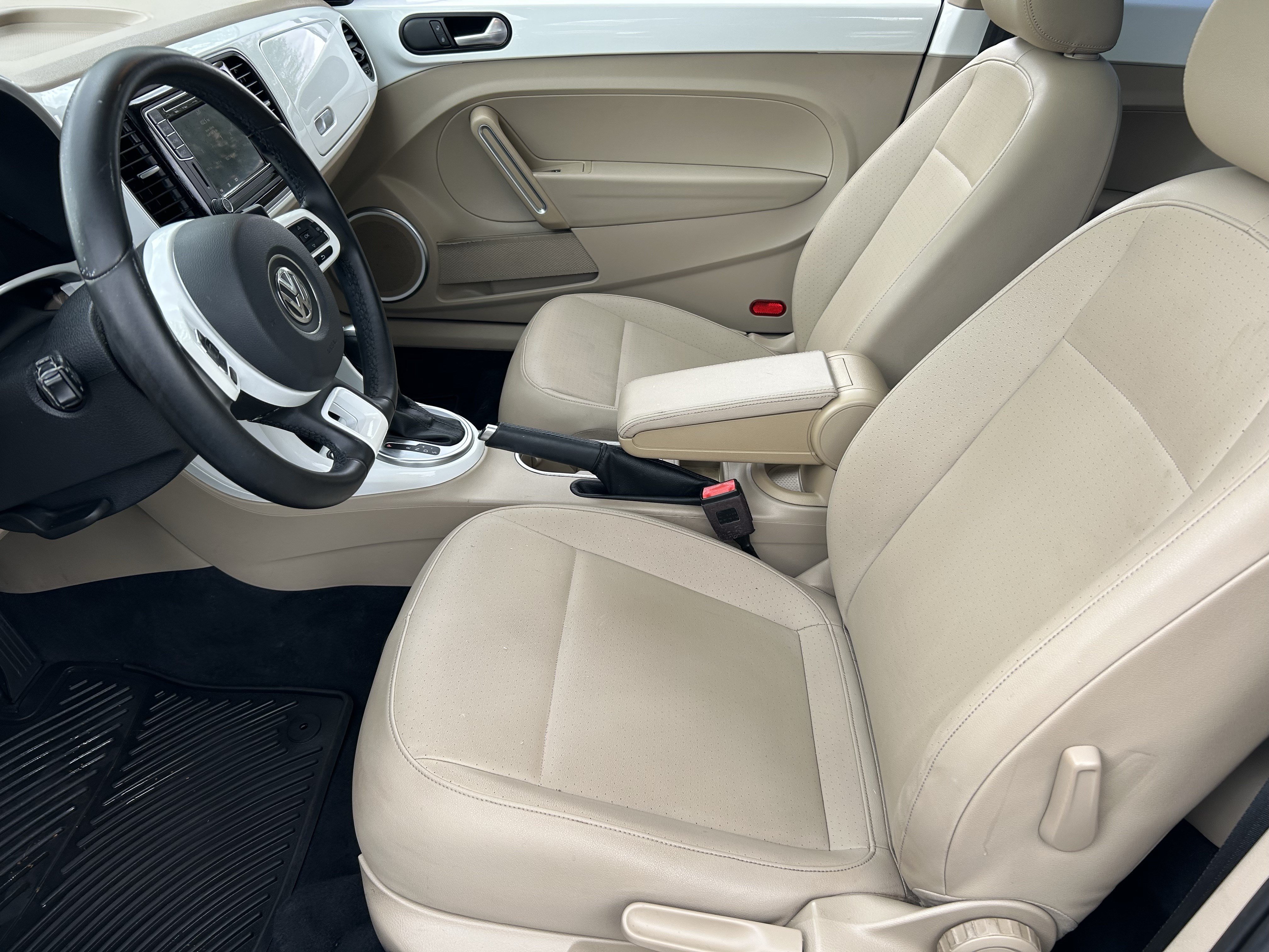 Used 2019 Volkswagen Beetle 2.0T SE FWD image 17