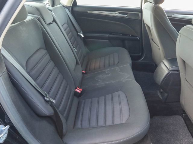 Used 2017 Ford Fusion SE FWD image 24