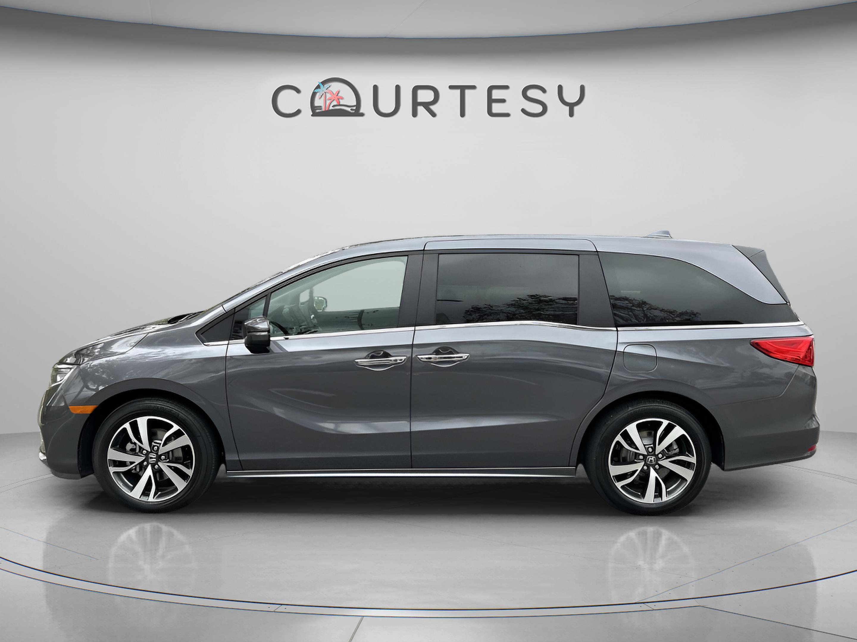 Certified 2024 Honda Odyssey Touring image 4