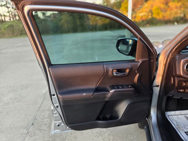 Used 2022 Toyota Tacoma TRD Off-Road image 22