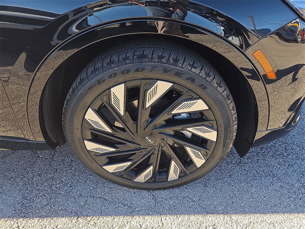 Certified 2025 Lincoln Nautilus Reserve w/ Jet Appearance Package image 7