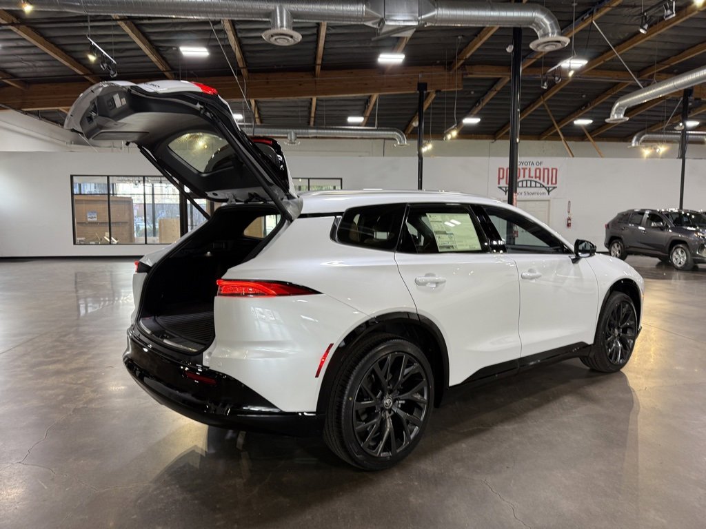 New 2025 Toyota Crown Signia Limited image 11