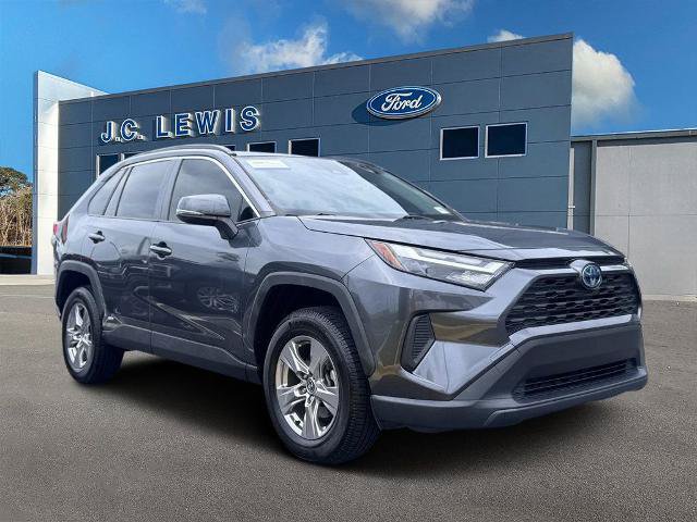 Used 2022 Toyota RAV4 XLE AWD/4WD image 1