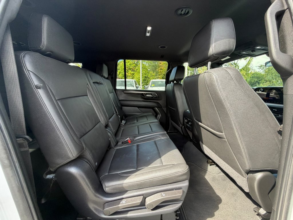 Used 2025 Chevrolet Suburban LT AWD/4WD image 15